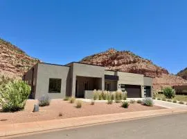 Kanab Oasis Luxury Family Home with Rooftop Deck