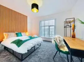6 Bed Family Home With Free Parking
