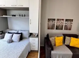 Estúdio aconchegante no centro com elevador