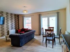 Central Apartment, Parking, Ground Floor, Sleeps 6