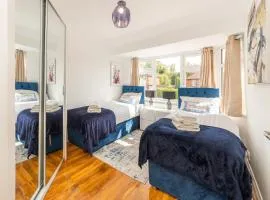 4 Beds Free Parking Fully Equipped Home