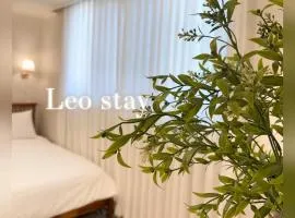 Leo stay