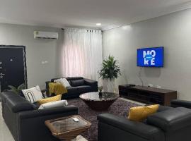 4 bdr lux house with conference rm in Accra Ghana, hotel in Trofwi