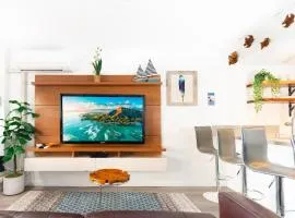 Waikiki Condo - FREE Parking, King Bed!
