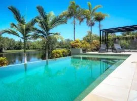 Tranquility by the Lake - Luxury Home Port Douglas