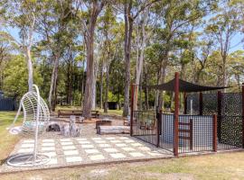 Home among the Gum Trees" - 10 mins to Vincentia, hotel in Worrowing Heights
