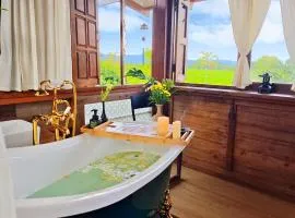 Fieldlight & Pool Villa 云上稻影 Rice View