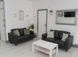 Convenient, Spacious Home, Local shops and Pubs, hotel a Parkside