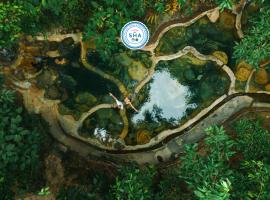 Wareerak Hot Spring & Wellness- SHA Extra Plus, κατάλυμα με onsen σε Khlong Thom