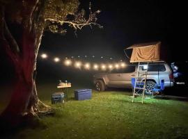 Island Escape Plus Rooftop Camper Glamping Gear Included, hotel v destinaci Anahola