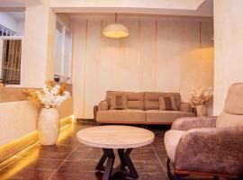 S - Tetu Inn Nairobi CBD، فندق في نيروبي