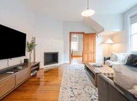 Lochner Corner - Restful Hideaway near Dining and CBD