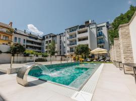 奥利斯酒店，位于塞格德的带热水浴缸的酒店