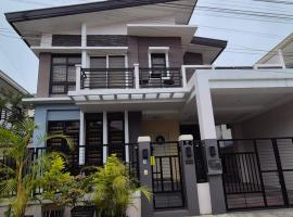 Spacious and luxury house near Davao airport、ダバオシティのホテル