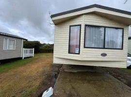 Lovely 6 Berth Caravan With Wifi At Pakefield, Suffolk 68119Bs