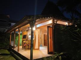 Private Joglo in heart of Sanur, khách sạn ở Sanur