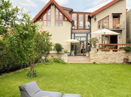 Stilvolle Landhausidylle mit Garten & Sauna, khách sạn ở Hillesheim