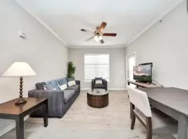 Modern 1BR Retreat Open Layout, Workspace, Views