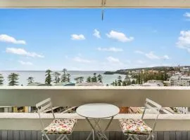 Apartment with Pool Access a minute to the Beach