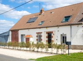 Grande Maison Familiale située à Sandillon à seulement 15mn d'Orléans - 5 chambres - 8 lits - Maison classée meublé de tourisme 3 étoiles โรงแรมในSandillon