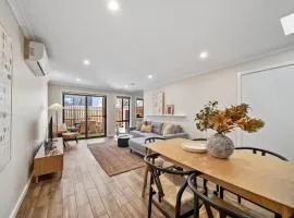 Stylish Townhouse with Private Courtyard