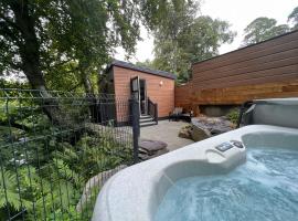 P56 - Studio Pod with Hot Tub