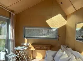 Beautiful French-Designed Tiny Home-Te Mata Peak Views