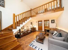 Shanghai Hills & Well-time MCM Family B&B with Terrace Near Line2 Jing'an Temple