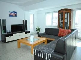 Lihnidos Home, Central Apartment, AC, Lake Access, Beach