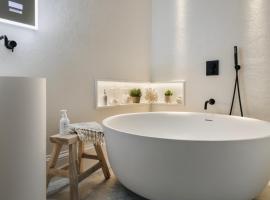 The Hide - Ridgestone, hotel with pools in Penrith