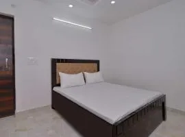 Hotel O Sector 4 Manraj Complex Gurugram