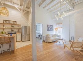 Darlin Downtown Dawghouse，位于阿森斯的酒店