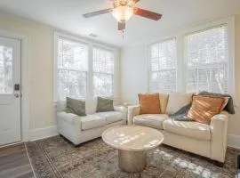Classic City Apartment w Firepit