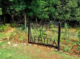 Harties Is Africa Safari Lodge, farm stay in Hartbeespoort