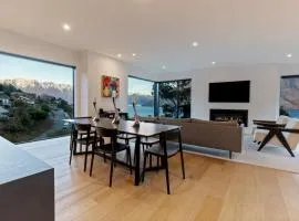 Remarkable Lakeview Escape