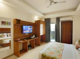 Hotel Triton Grand, πανδοχείο στο Νέο Δελχί
