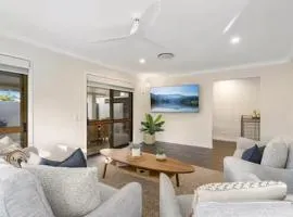 Sorrento Oasis - 5BR, Gym, Pool