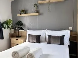 Padstow Holiday Base Bright Two Bedroom Lodge at Seven Bays