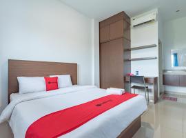 RedDoorz Plus near Kepri Mall, hotel in Batam Center