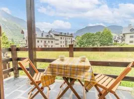 Charming Pyrenean Flat with Terrace, Views & Pool