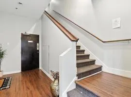 NEW LISTING The Townie Retreat - Walk to Stadium