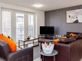 Upgraded 4 Beds Level Access Lifts 2 Bath Parking