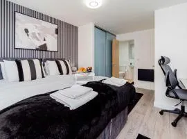 Upgraded 4 Beds Level Access Lifts 2 bath Parking