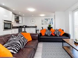 Upgraded 4 Beds Level Access Lifts 2 Bath Parking