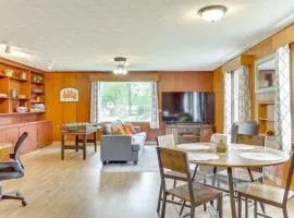 4 Mi to Main Street! Family Getaway in Zanesville