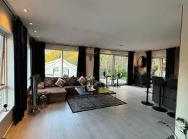 Tranquil home close to downtown