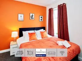 Cosy 4Bed Home By Prospergress Property Short Lets & Serviced Accommodation Coventry With Free Parking, WiFi & Pool Table and Games