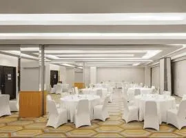 Hotel Santika premiere