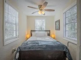 The Garden House - 2.0 miles to Sanford Stadium