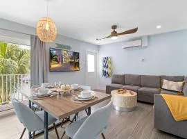 Sea Angel - Pet Friendly, Located in Siesta Key Village, Steps to Siesta Key Beach!